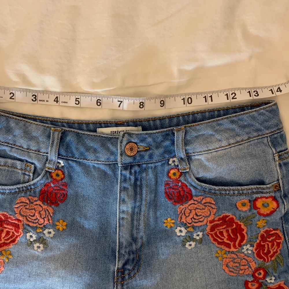Forever 21 Embroidered Cut Offs - Picture 6 of 7